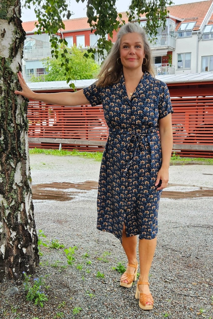 Klänning sjalkrage