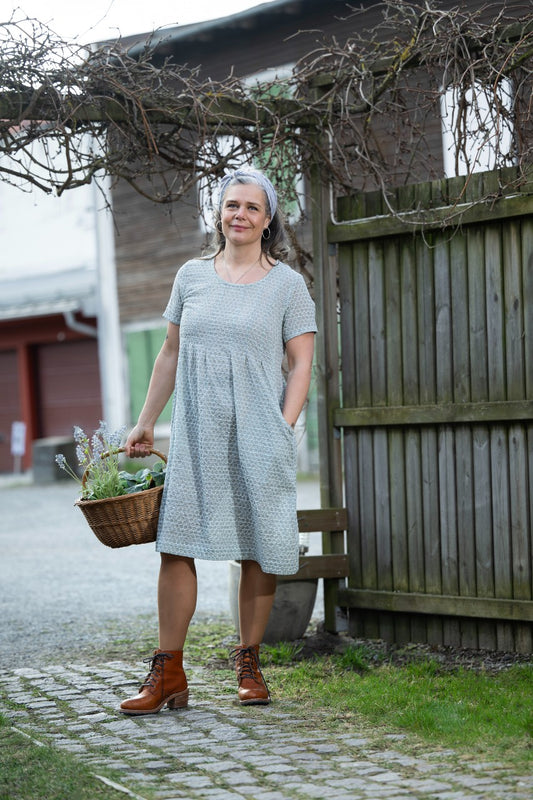 Broderad stråvecksklänning - Karin Sömmare