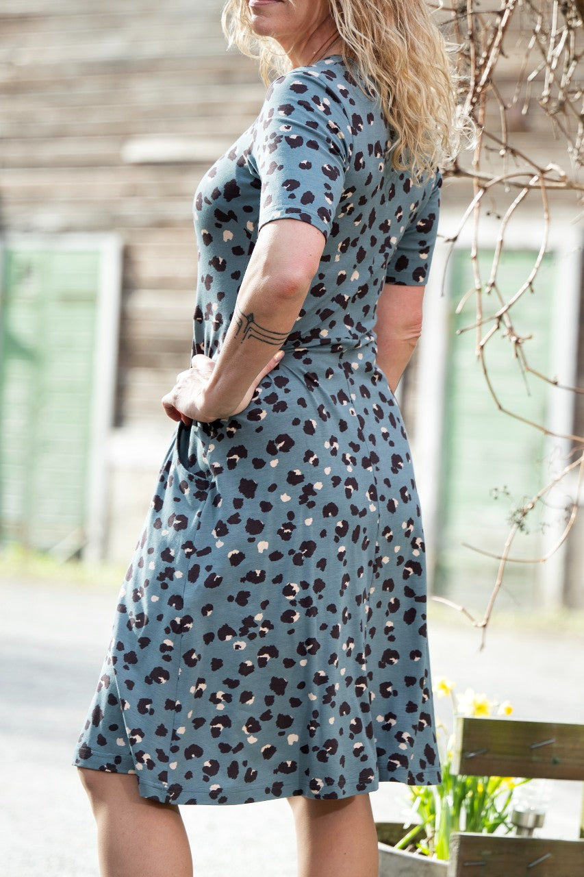 Bambutrikåklänning med avtag i midjan