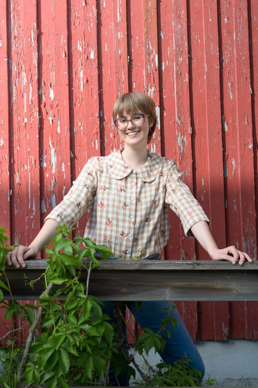 Kragblus i dubbel silduk med broderier - Karin Sömmare - Flerfärgad - S - 168O - beigerut - S