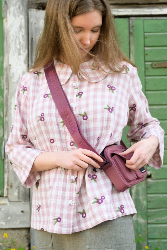 Kragblus i dubbel silduk med broderier - Karin Sömmare - Flerfärgad - S - 168O - rosarut - S
