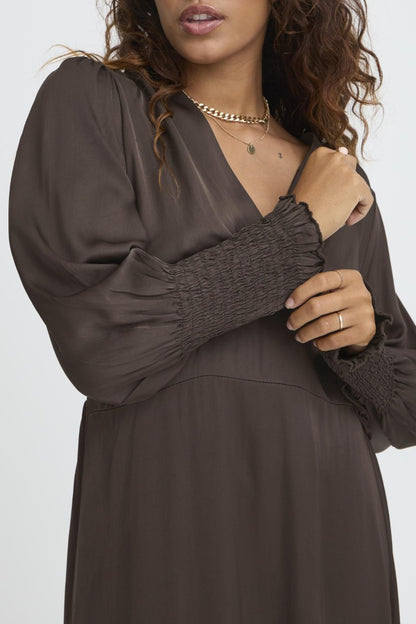 Olivia klänning i satin