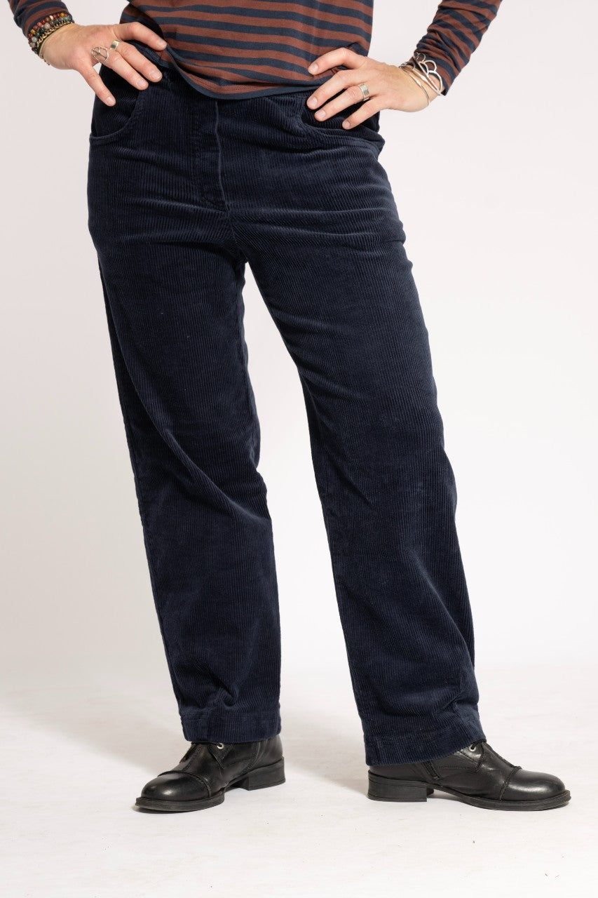 Manchesterbyxa med snygga ben