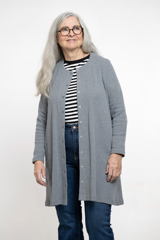 Grovstickad knappkofta - Karin Sömmare