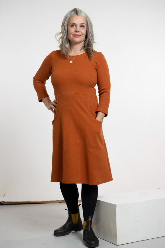 Bomullsklänning med avtag i midjan - Karin Sömmare