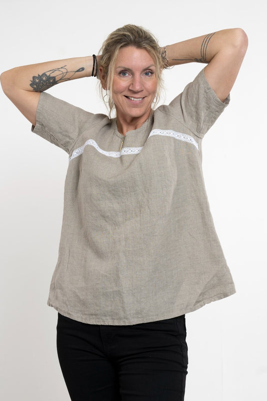 Lintunika med spets - Karin Sömmare